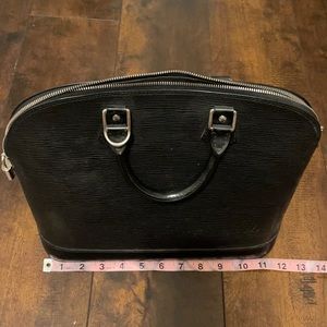 Authentic black Louis Vuitton classy purse